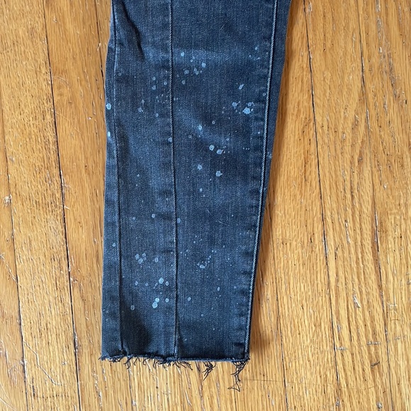 Grey levis skinny jeans. Size 27. Distressed hem. - Picture 3 of 5